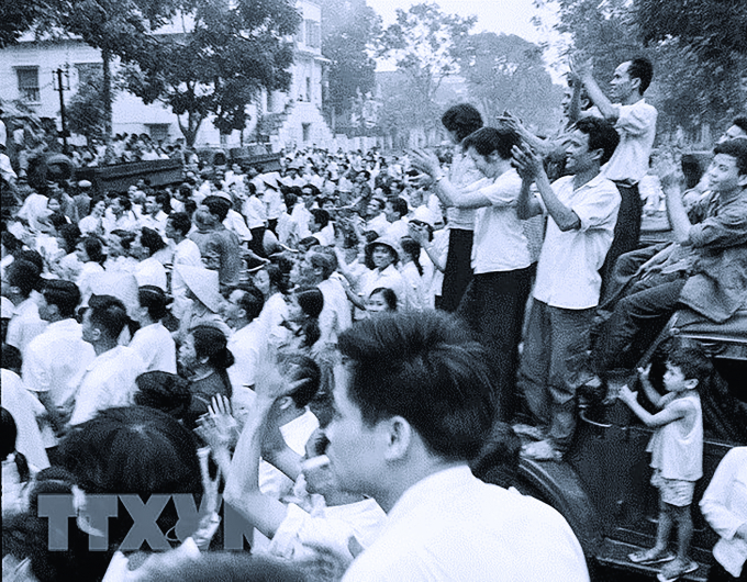 Kỷ niệm 30/4: Hãy cùng chúng tôi lướt qua những kỷ niệm đáng nhớ về ngày Giải phóng Miền Nam thống nhất đất nước, khiến cho con tim của mỗi người Việt Nam đều tự hào và vui mừng. Hình ảnh sẽ giúp bạn tìm lại những cảm xúc đó.