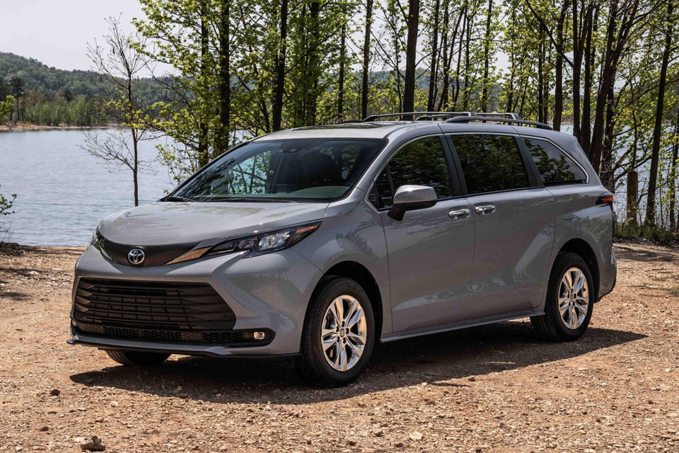 2021 Toyota Sienna 4 Things We Like and 3 Things We Dont  Carscom