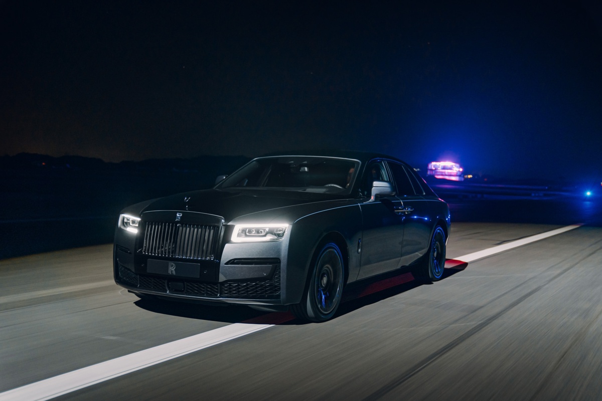 Rolls Royce Ghost Black Badge 2022: Sự kết hợp hoàn hảo giữa sức mạnh và vẻ ngoài đen bí ẩn, Rolls Royce Ghost Black Badge 2022 chắc chắn sẽ làm say mê bất kỳ tín đồ xe hạng sang nào. Với những tính năng tiện nghi và công nghệ tối tân, bạn sẽ không thể chối từ được mẫu xe đẳng cấp này.