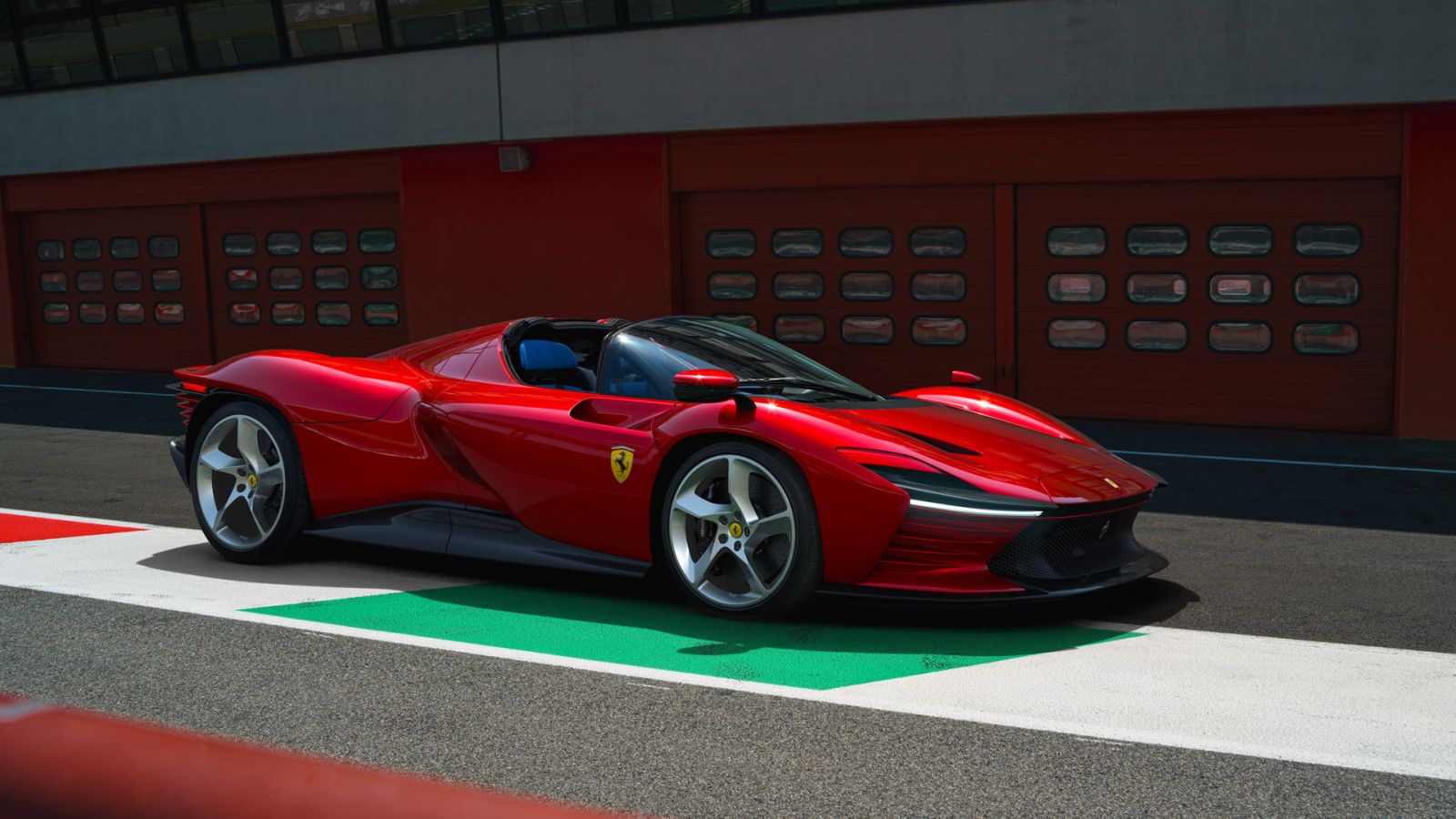 Khám phá siêu xe Ferrari Daytona SP3 có giá 2,3 triệu USD