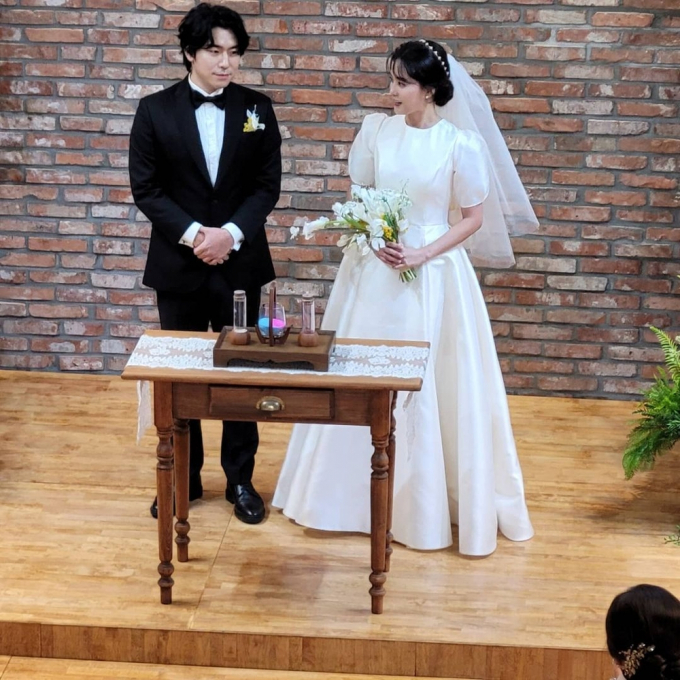 Nam diễn viên Reply 1997 - Lee Si Eon kết hôn