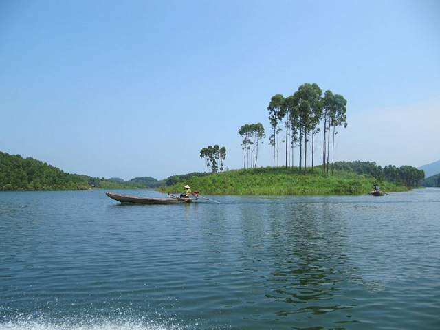 10 ho nuoc tu nhien lon nhat viet nam dang de kham pha hinh 2