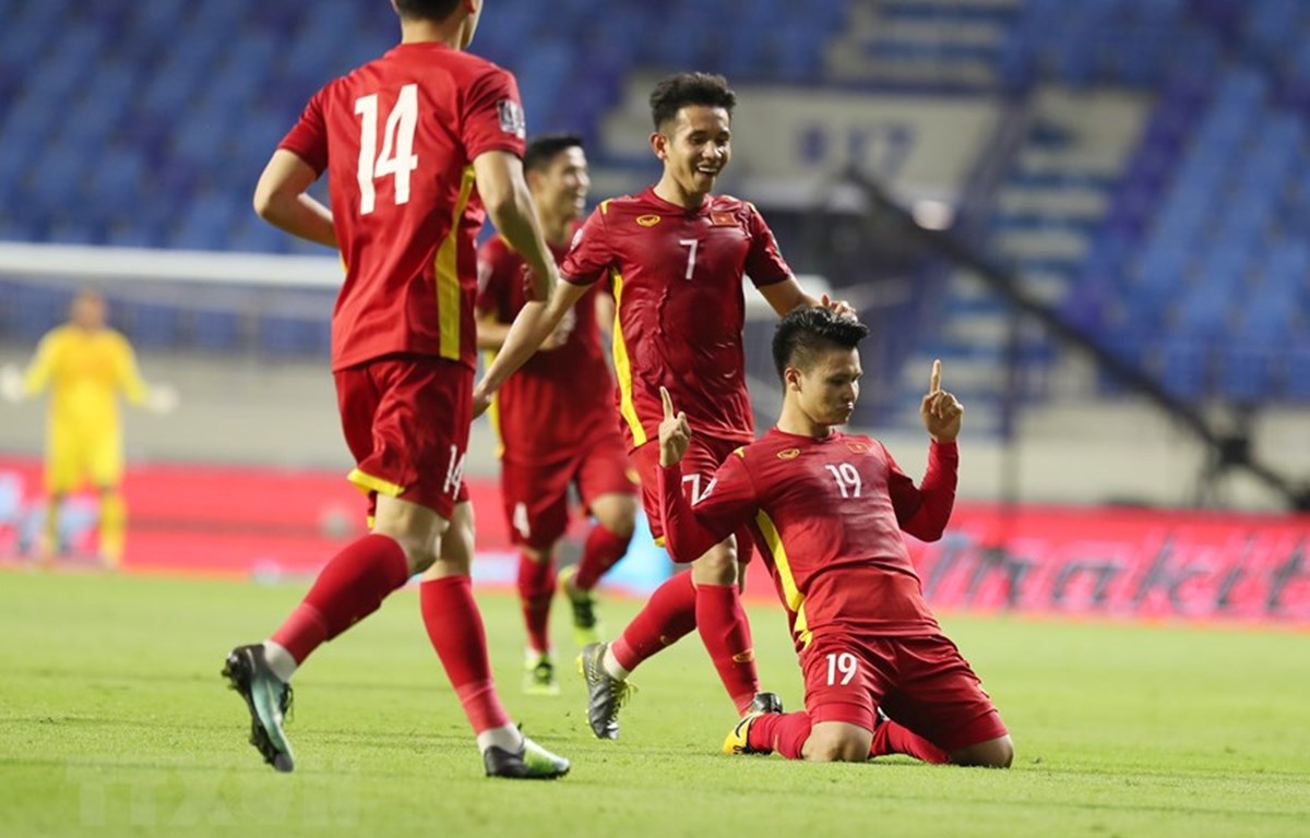 Trận đấu Việt Nam vs Oman hứa hẹn mang đến những pha bóng đầy kịch tính và kinh ngạc. Các cầu thủ sẽ thể hiện khả năng và đẳng cấp của mình trong một trận đấu quyết định. Hãy cùng đón xem để cổ vũ cho Đội tuyển Việt Nam chinh phục thử thách này!