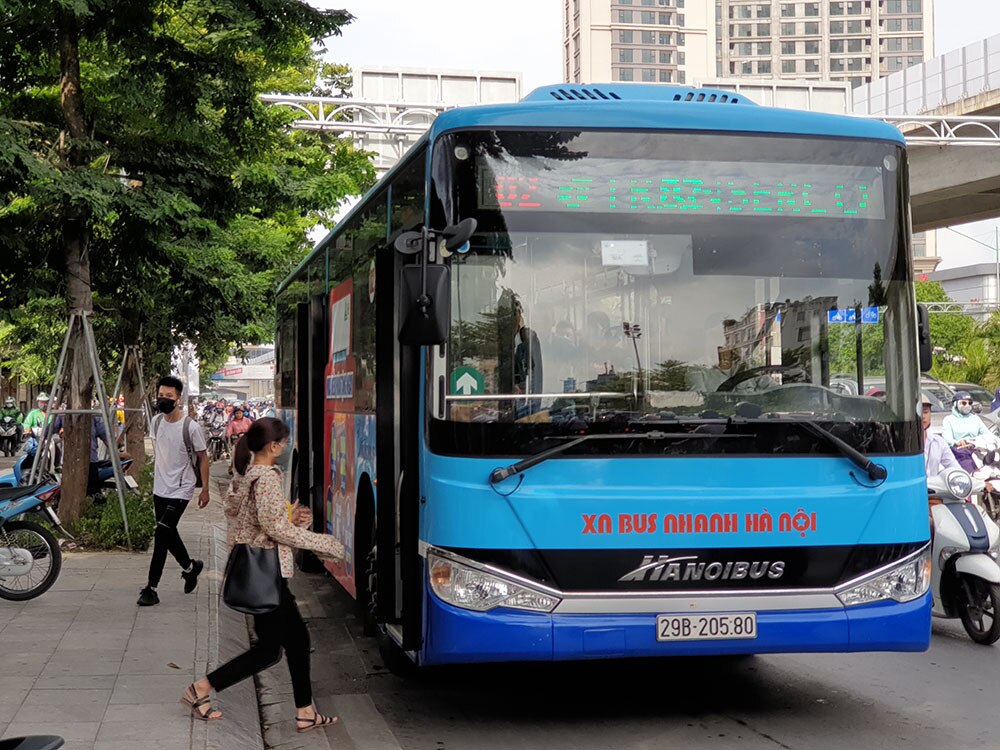 Tăng cường 28 xe buýt với 23 tuyến để phục vụ người dân Thủ đô đi lại trong kỳ nghỉ Lễ Giỗ Tổ Hùng Vương và 30/4 - 1/5. Ảnh minh họa.