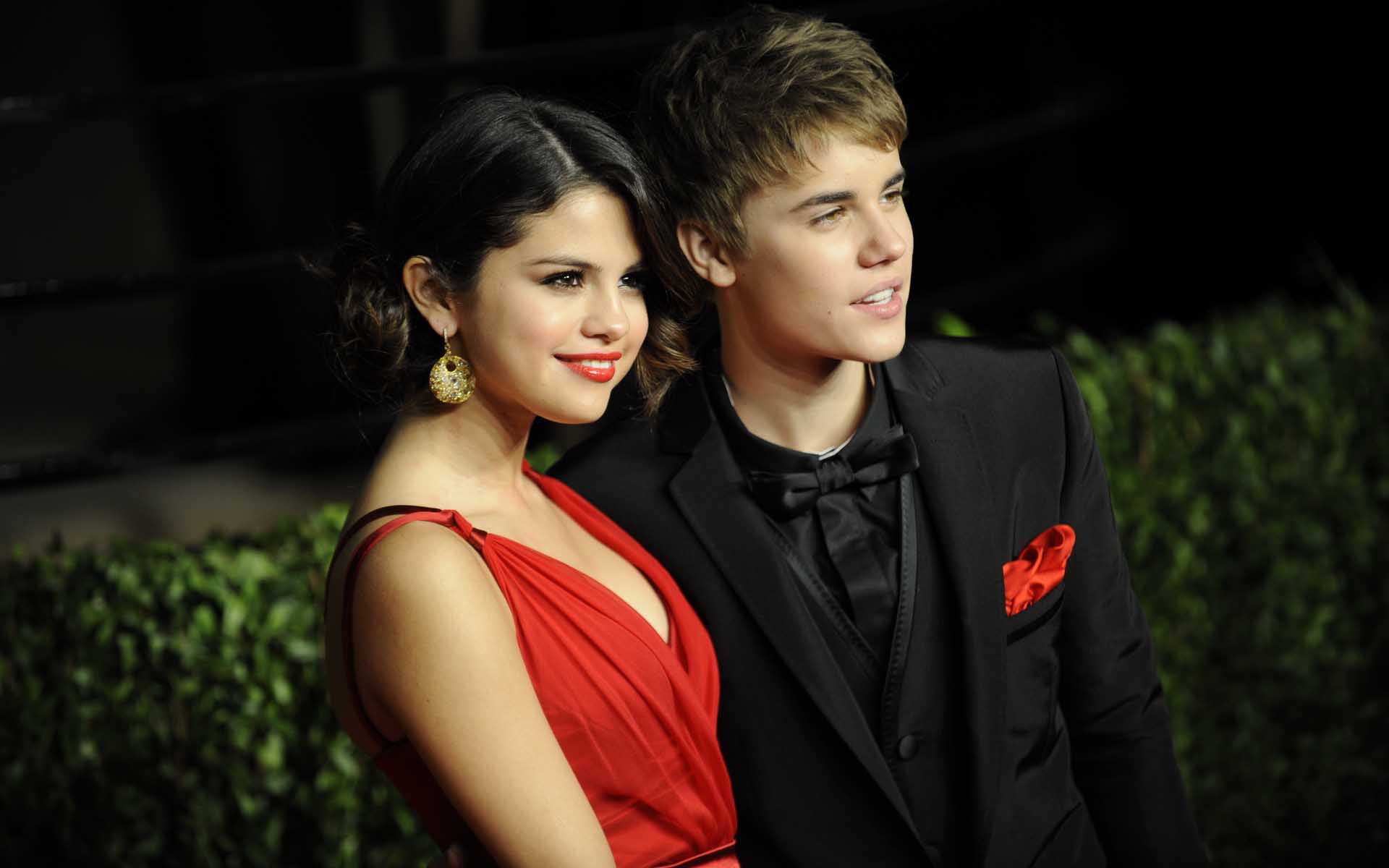 Toàn cảnh drama giữa 'tình cũ' Selena Gomez và vợ của Justin Bieber