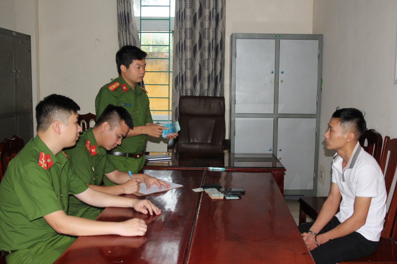 bat doi tuong dung tien am phu de nho giao dich chuyen khoan hinh 1