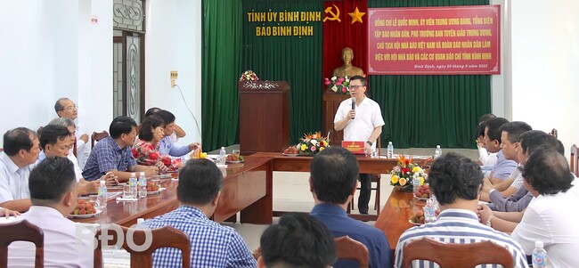 Đồng chí Lê Quốc Minh, Chủ tịch Hội Nhà báo Việt Nam nhấn mạnh sự chuyên nghiệp, hiện đại trong xu thế báo chí hiện nay. Ảnh: N.M