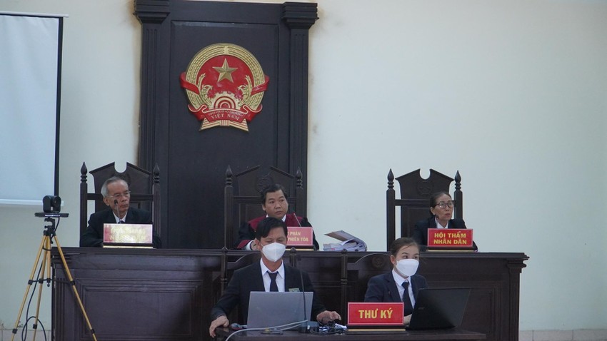 Hội đồng xét xử vụ án 