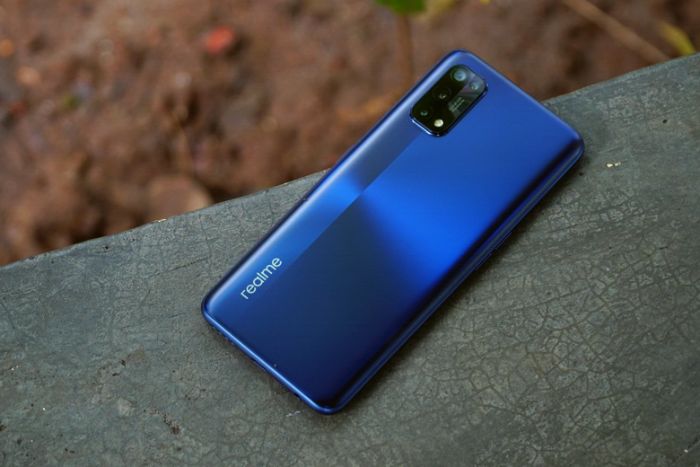 Realme 7 Pro - 5,9 triệu đồng: Realme 7 Pro được trang bị viên pin 4,500 mAh với sự hỗ trợ của công nghệ sạc nhanh SuperDart Charge 65W, giúp sạc đầy 100% pin chỉ trong 38 phút.