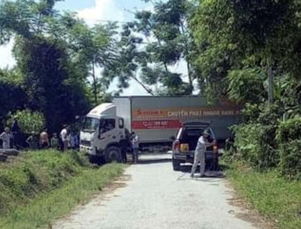 Chiếc xe tải chở hàng phát nhanh của hãng xe Sao Việt Lào Cai bị đối tượng N.V.N. trộm cắp. (Ảnh: Báo Lào Cai).