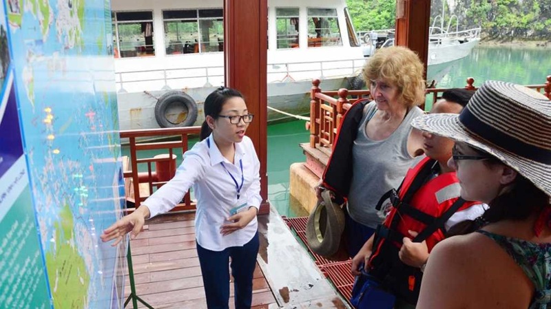 kham pha lang chai cua van tren vinh ha long hinh 2