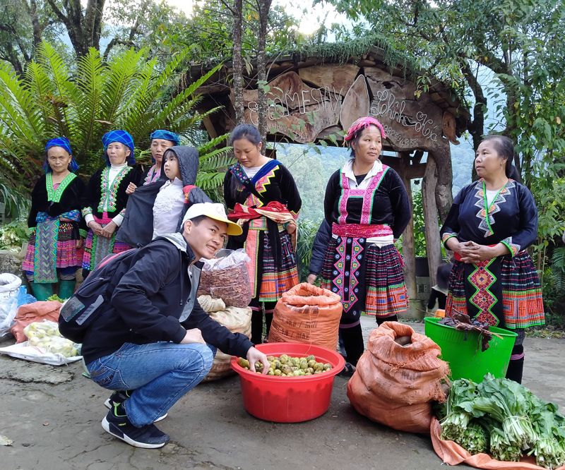 sac mau cho phien vung cao lai chau hinh 3