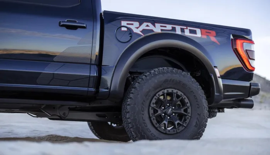 f 150 raptor phien ban r cua ford vua ra mat canh tranh voi ram 1500 trx hinh 5