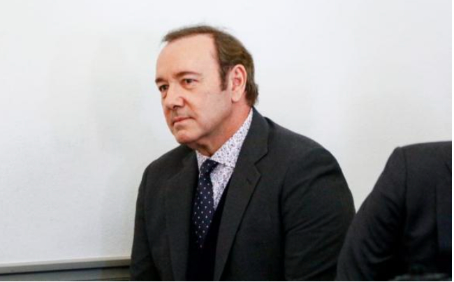 kevin spacey phai den bu 725 ty dong cho nha san xuat house of cards hinh 3