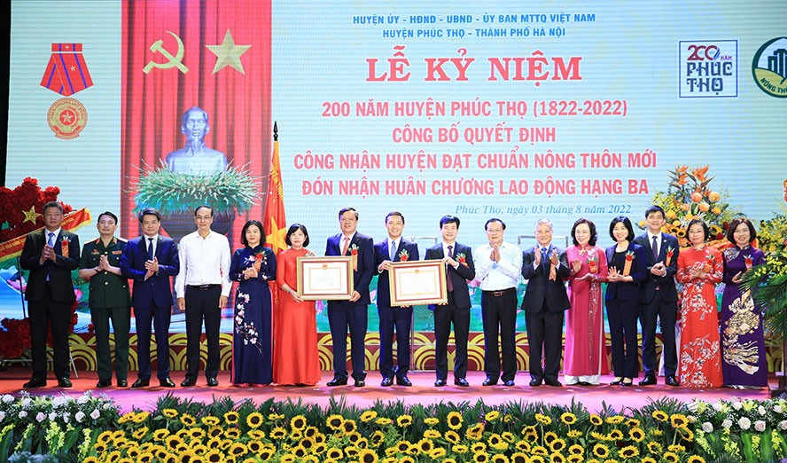 huyen phuc tho ha noi don nhan huan chuong lao dong hang ba va quyet dinh dat chuan huyen nong thon moi hinh 2