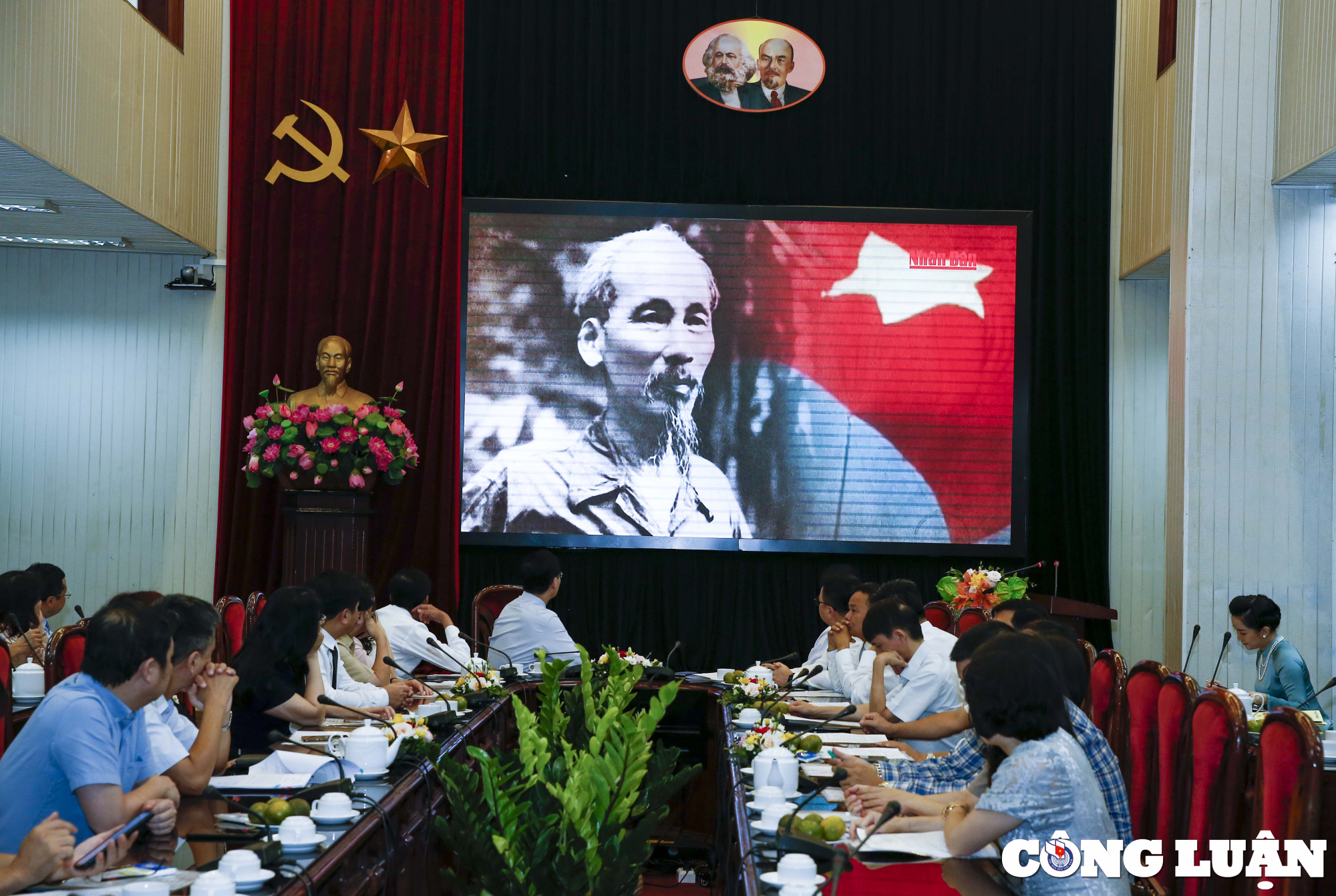 ra mat bo sach dien tu tong hop viet nam thoi dai ho chi minh bien nien su truyen hinh hinh 4