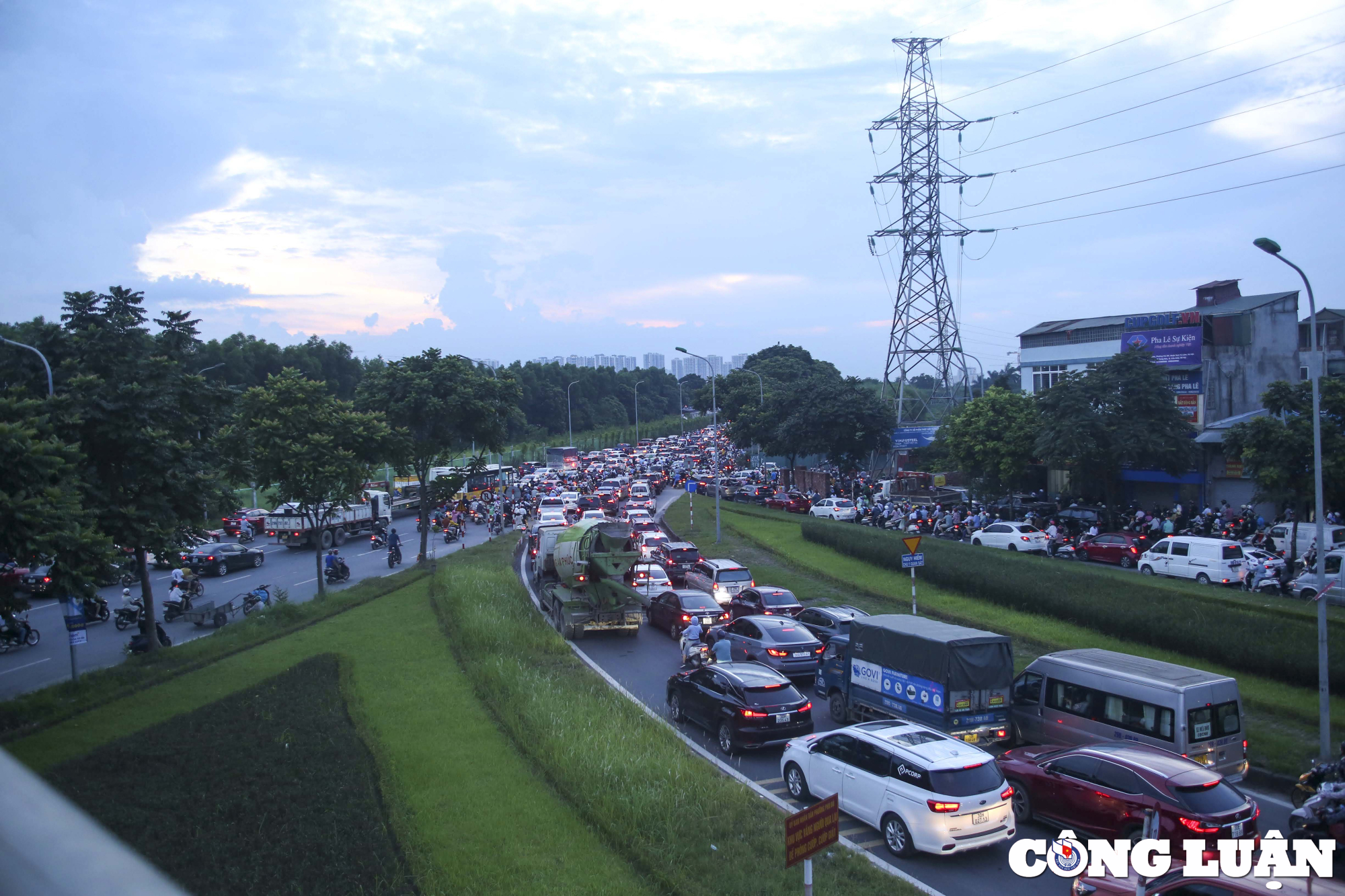 ha noi thi cong duong gom dai lo thang long un tac giao thong nghiem trong vao gio cao diem hinh 7