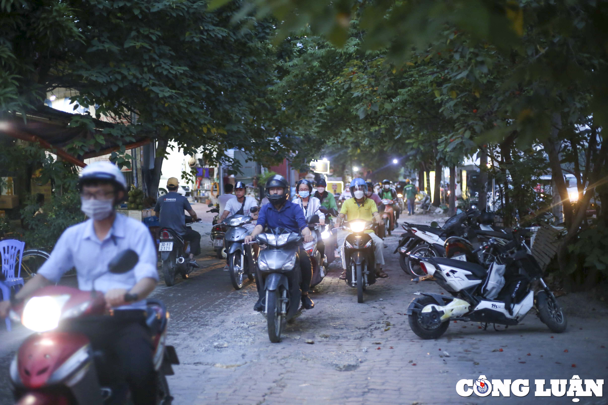 ha noi thi cong duong gom dai lo thang long un tac giao thong nghiem trong vao gio cao diem hinh 9