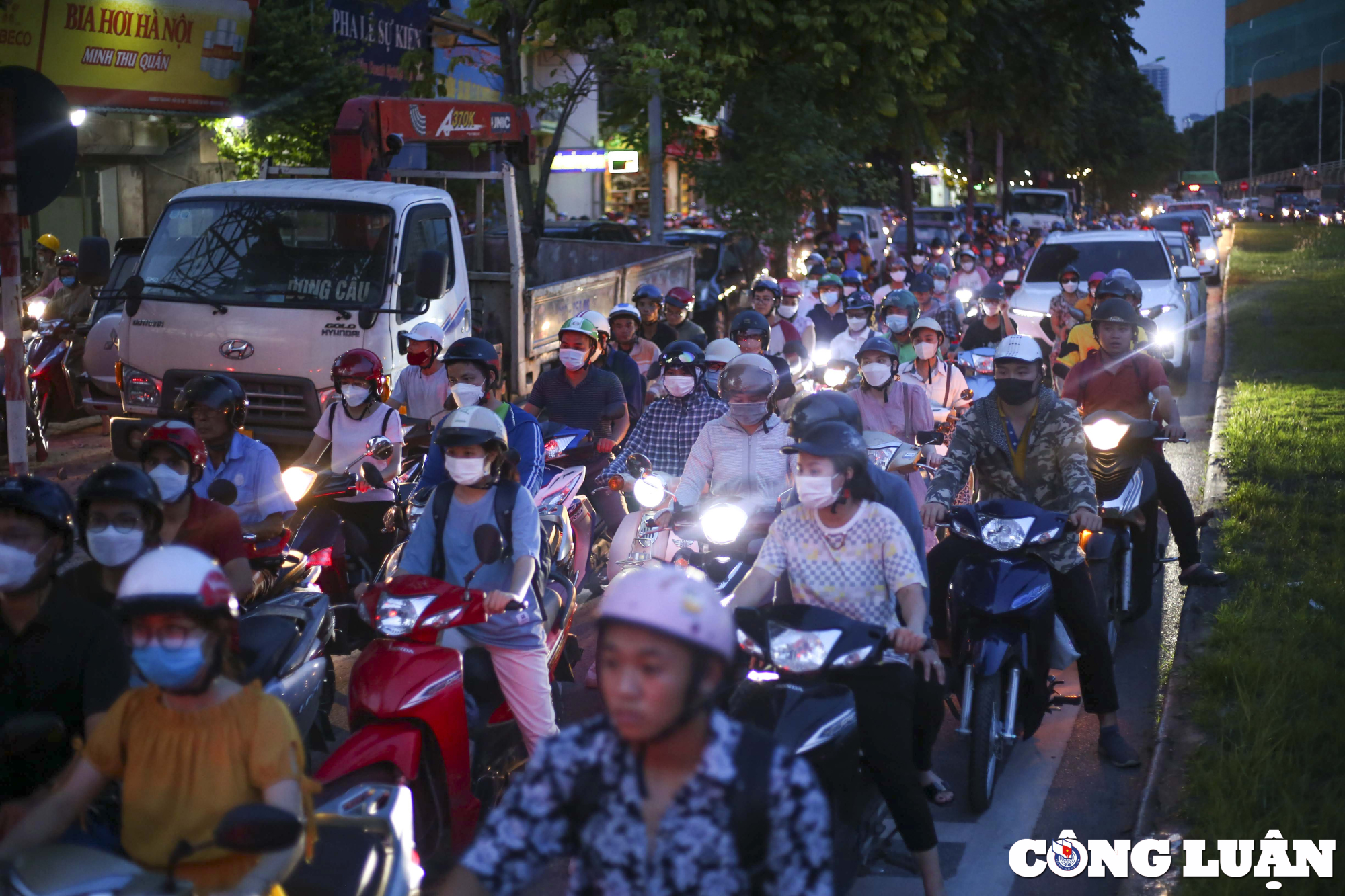 ha noi thi cong duong gom dai lo thang long un tac giao thong nghiem trong vao gio cao diem hinh 11