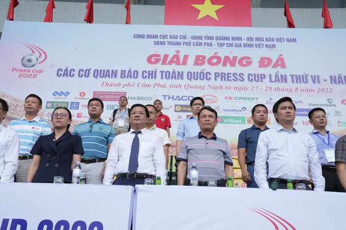 khai mac vong chung ket press cup 2022 trao 50 suat qua cho hoc sinh ngheo vuot kho hinh 1