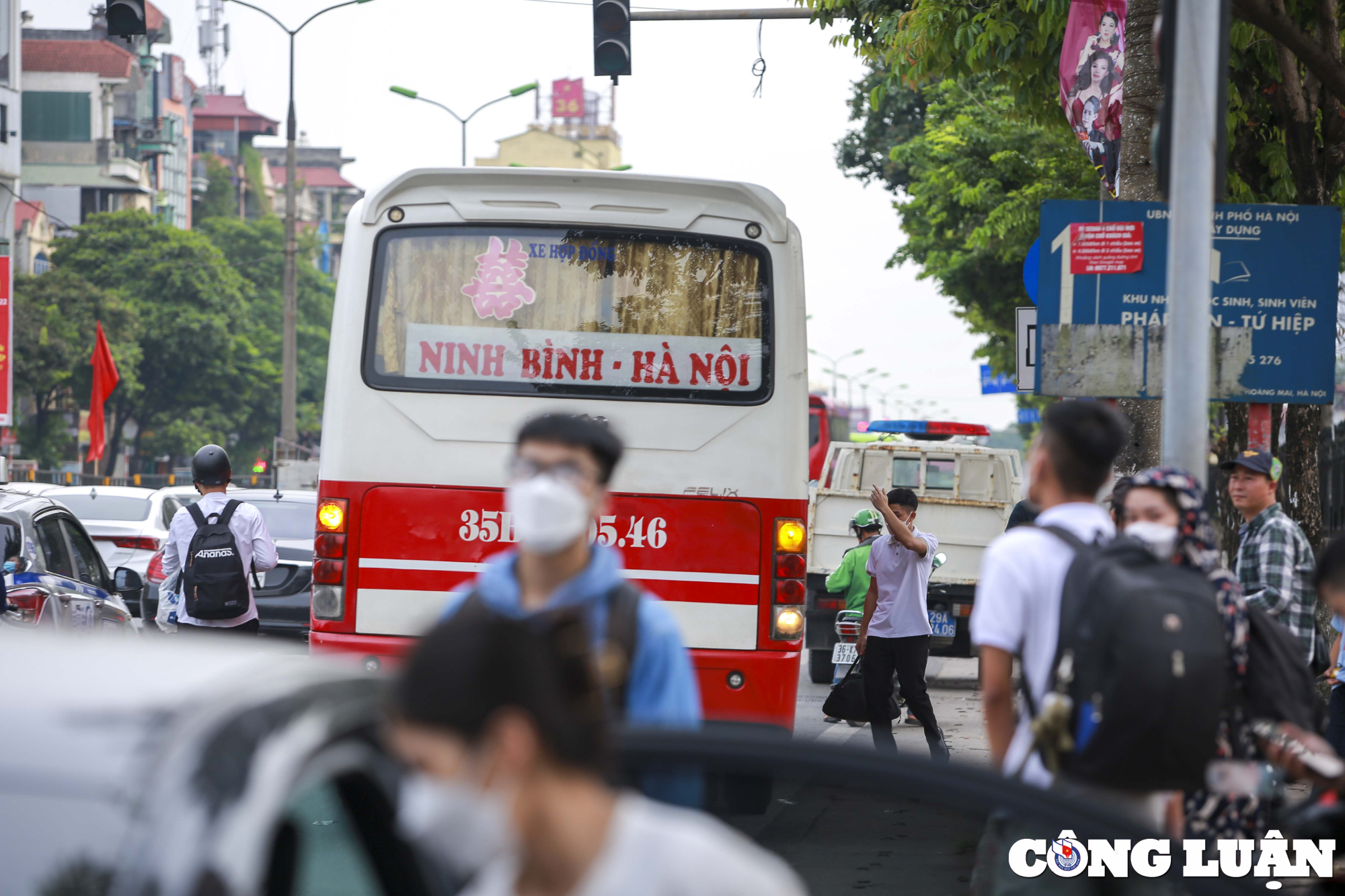 nguoi dan do ve ben xe roi thu do nhieu tuyen duong un tac hinh 12