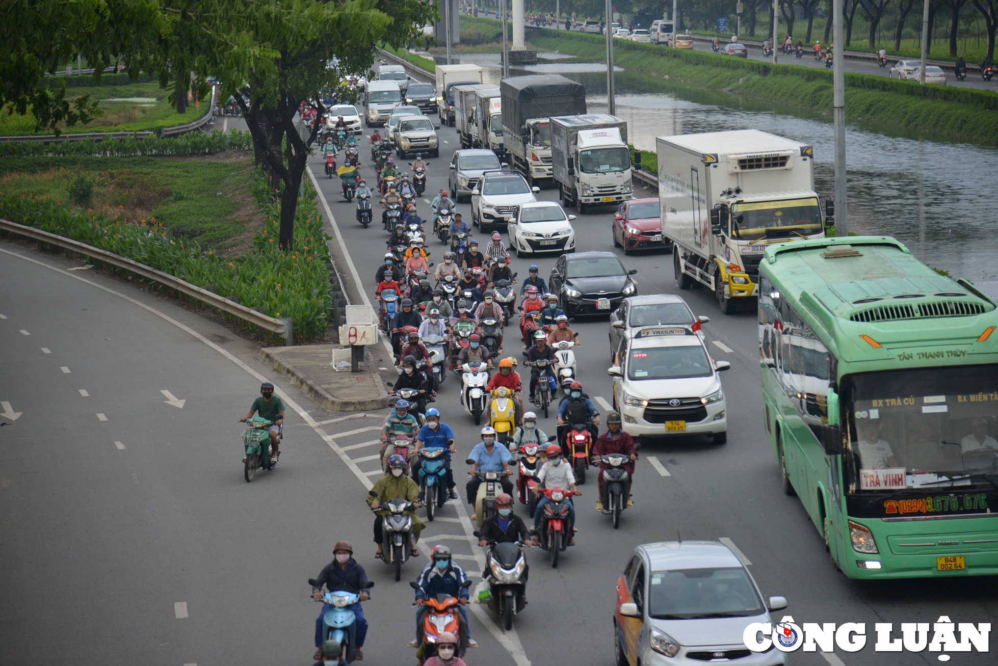 tp hcm ben xe dip le dong nghit khach nhieu nguoi quay ve vi khong mua duoc ve hinh 2