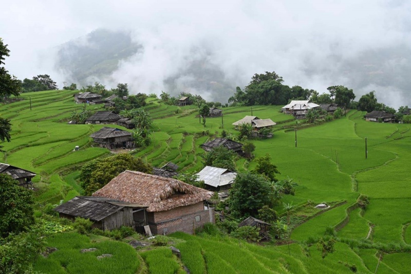 ngo ngang ve dep ruong bac thang ban phung hinh 4