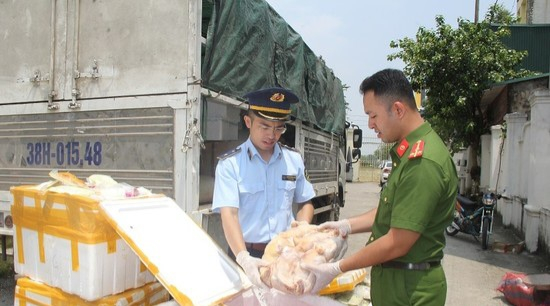 bat giu gan 600kg thuc pham khong ro nguon goc hinh 1