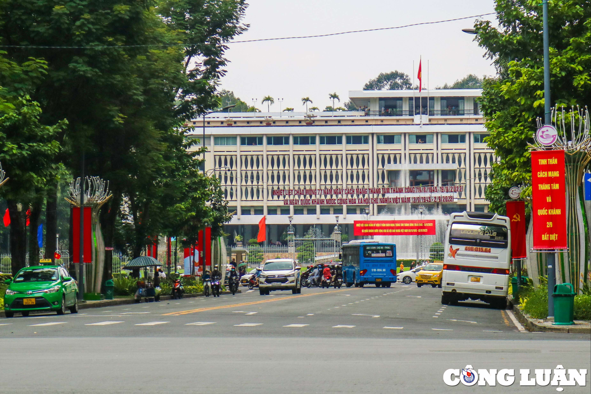 le quoc khanh 2 9 duong sa tp hcm sang ruc voi co do sao vang hinh 3