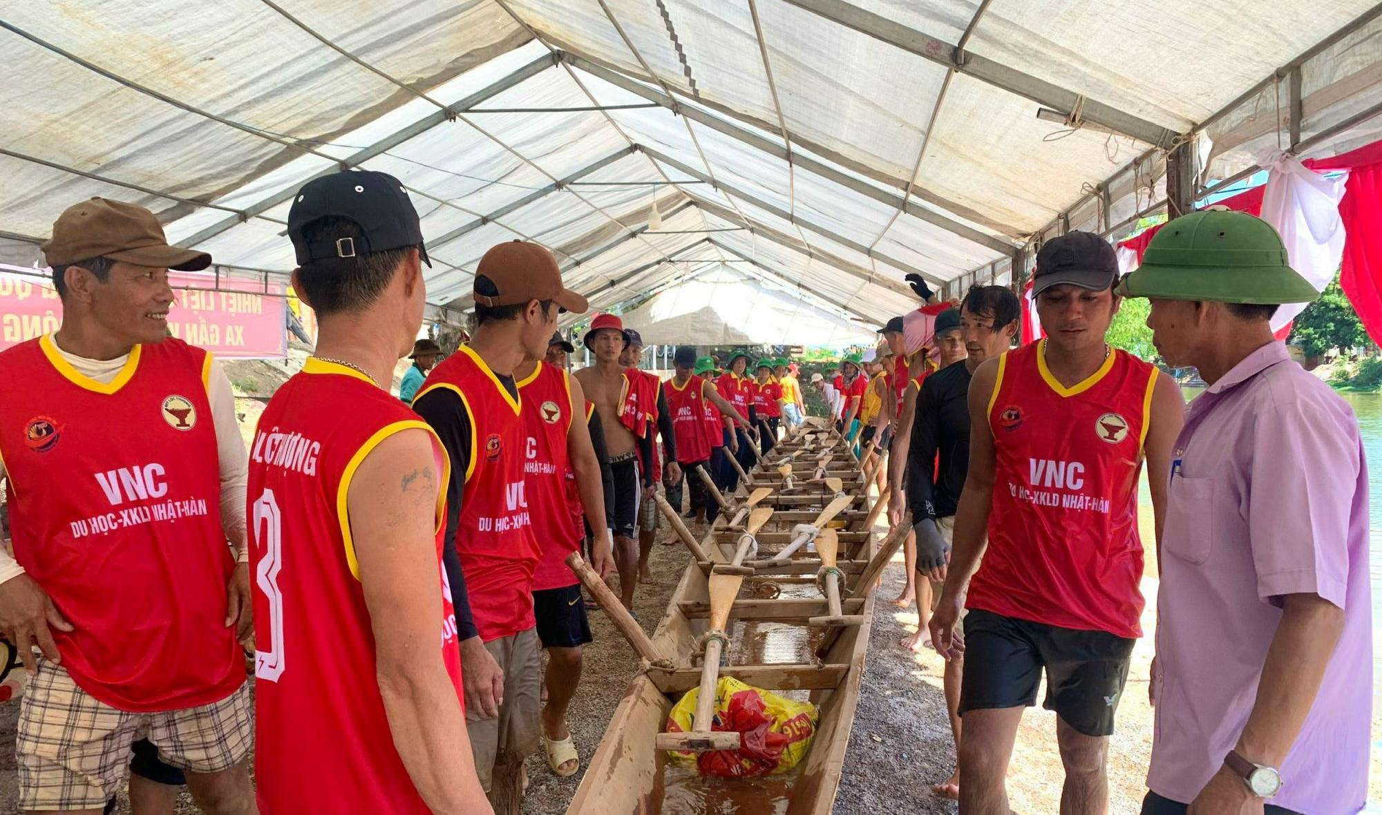 ron rang le hoi dua thuyen tren que huong dai tuong vo nguyen giap hinh 2