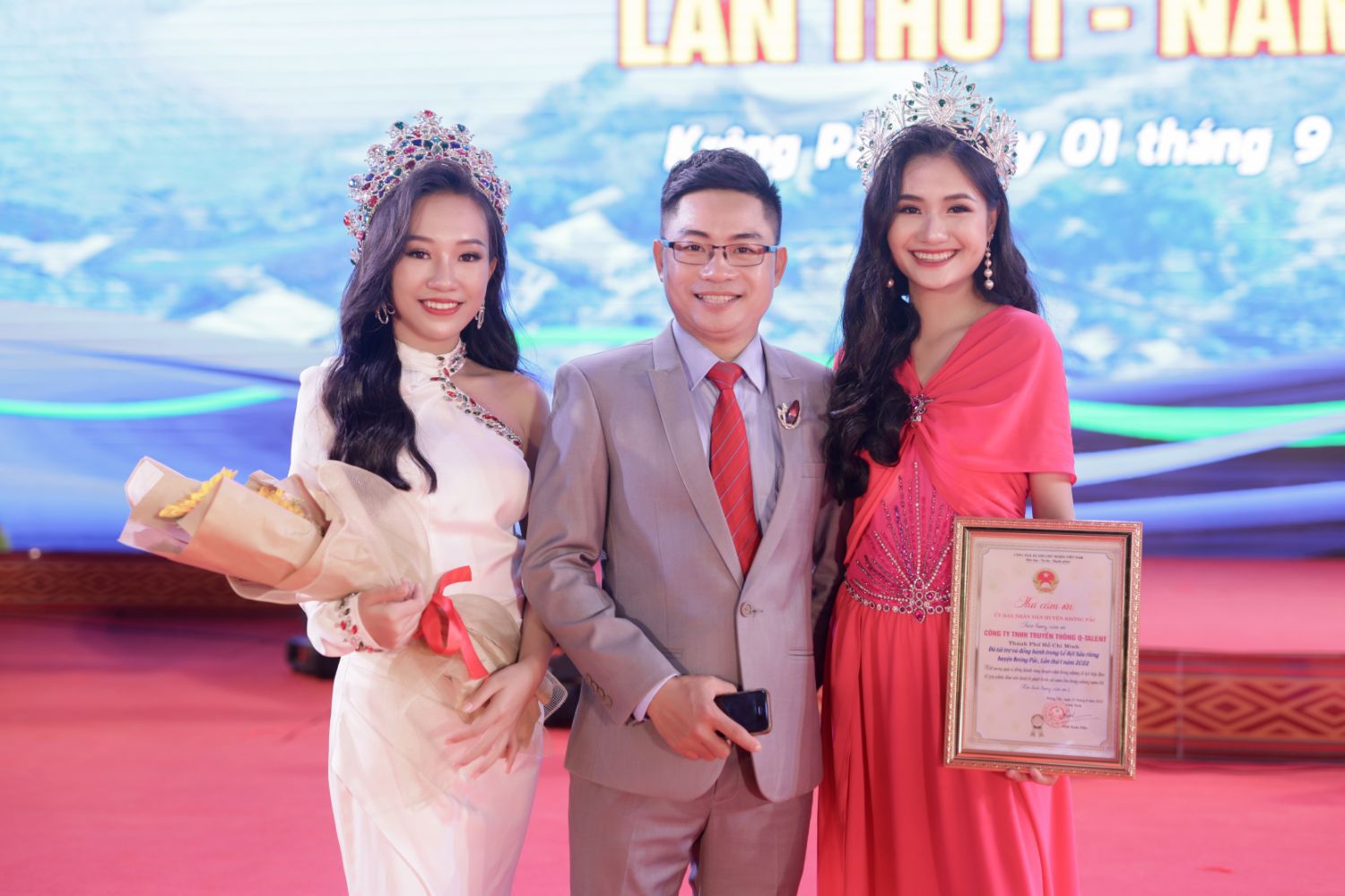 ba nang hau nhu quynh thanh ha phuong nga tro thanh dai dien hinh anh cua le hoi sau rieng hinh 4