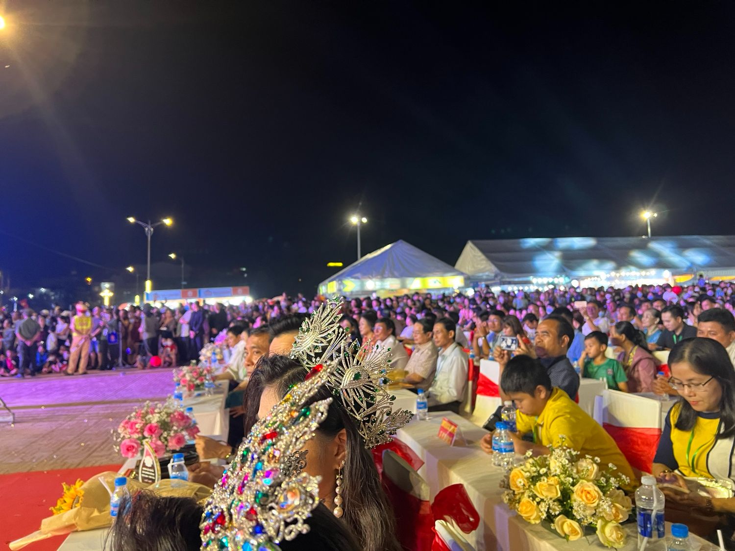 ba nang hau nhu quynh thanh ha phuong nga tro thanh dai dien hinh anh cua le hoi sau rieng hinh 9