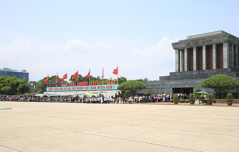 hon 73 nghin luot nguoi vao lang vieng bac dip nghi le quoc khanh 2 9 hinh 1