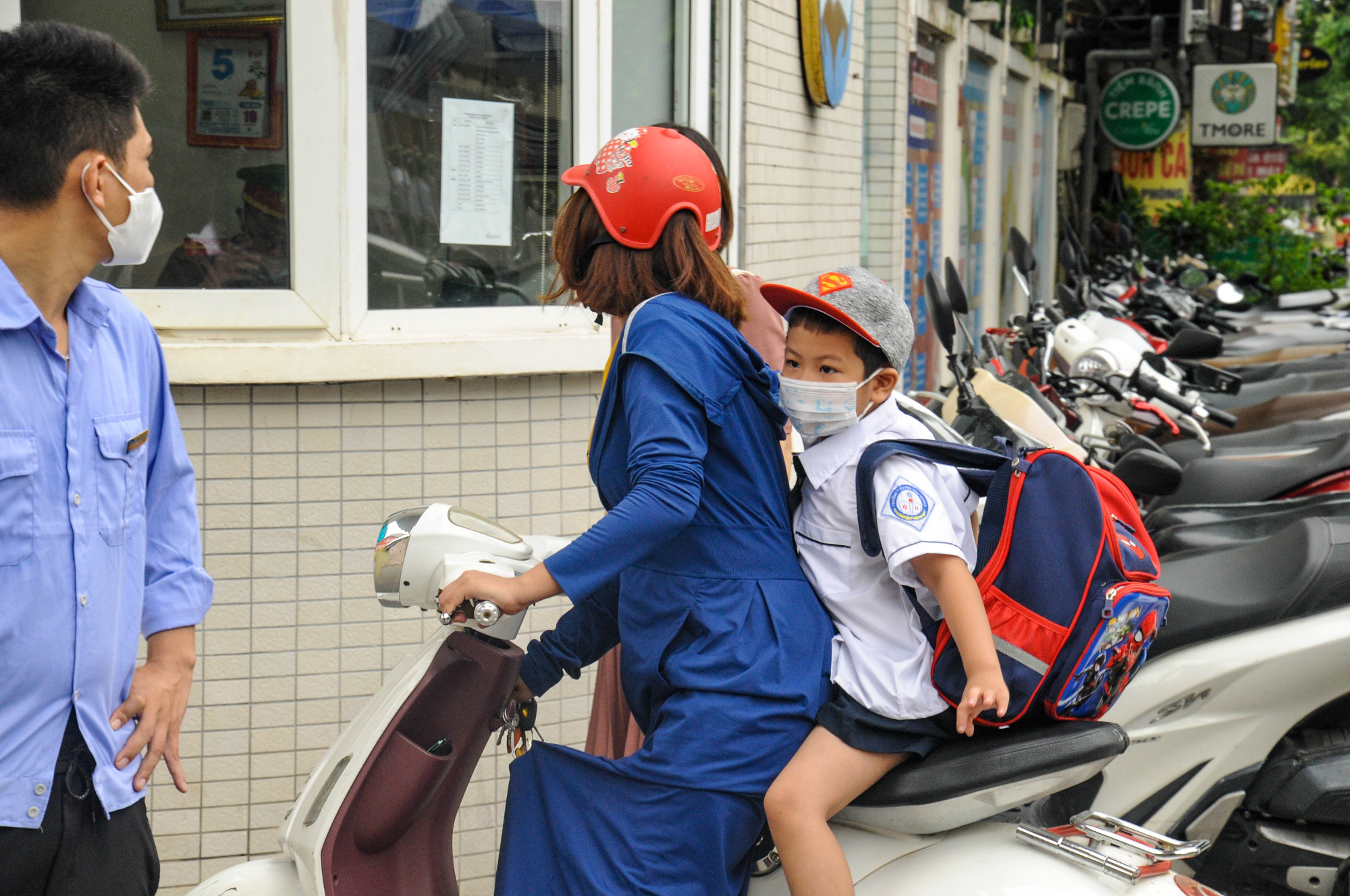 ha noi hoc sinh lop 1 phan khoi du le khai giang nam hoc moi hinh 1