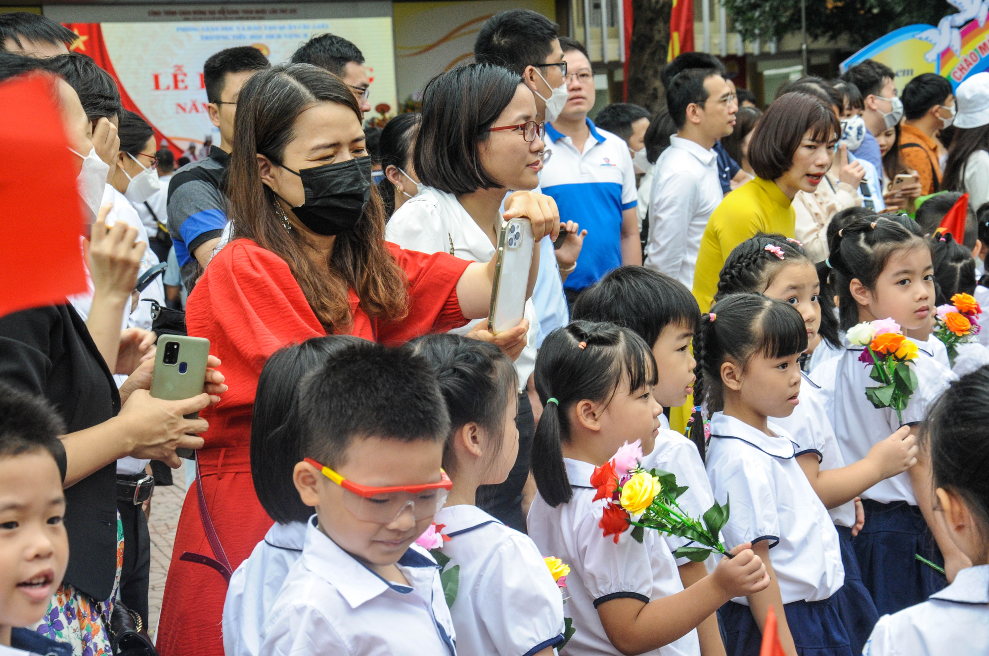 ha noi hoc sinh lop 1 phan khoi du le khai giang nam hoc moi hinh 3