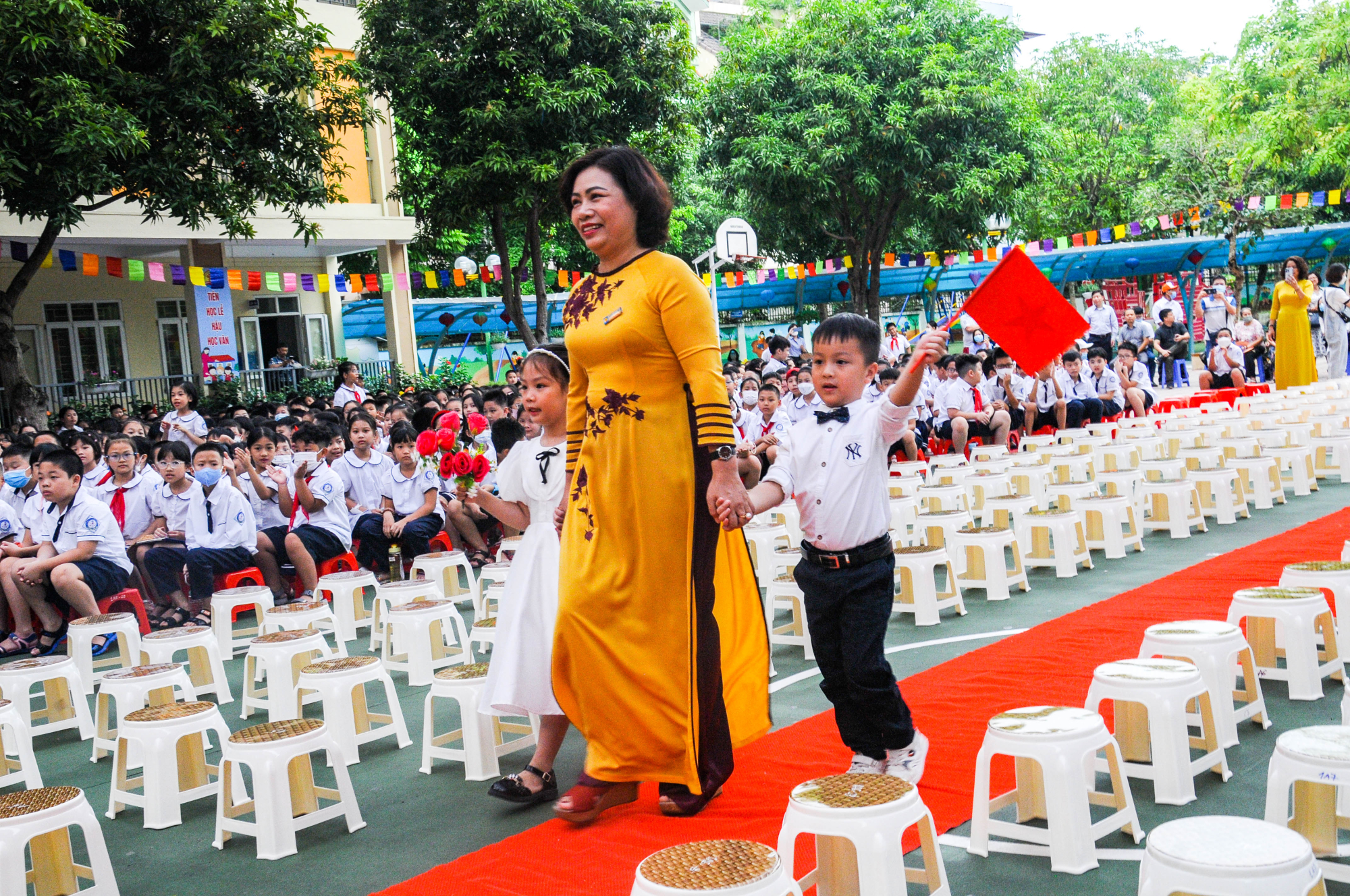 ha noi hoc sinh lop 1 phan khoi du le khai giang nam hoc moi hinh 8