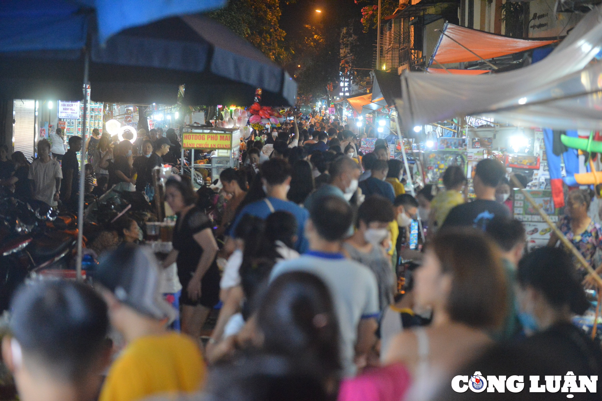 ha noi hang nghin nguoi dan do ve pho hang ma choi trung thu hinh 4