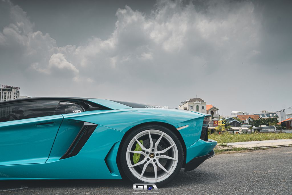 lamborghini aventador ban do novitec torado la mat voi mau xanh miami hinh 2