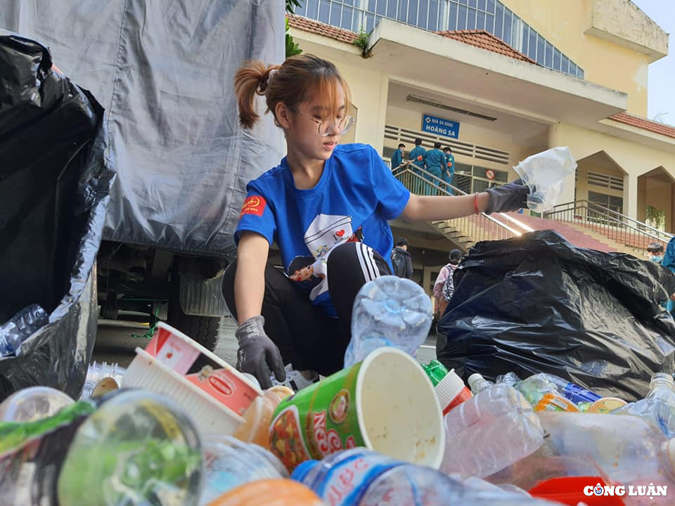 chang trai khoi nghiep voi nghe thu gom ve chai thu nhap ca tram trieu dong hinh 12