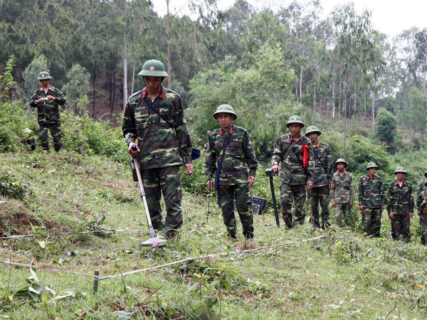 khan truong tong ket viec thi hanh quy dinh phap luat ve khac phuc hau qua bom min hinh 1