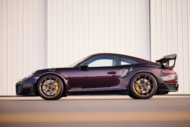 can canh porsche 911 gt2 rs mau tim duoc tra gia hon 8 ty dong hinh 2