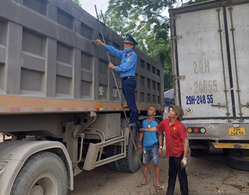 tang cuong xu phat nguoi xu ly vi pham tai trong xe ngay tu dau nguon hang hinh 1