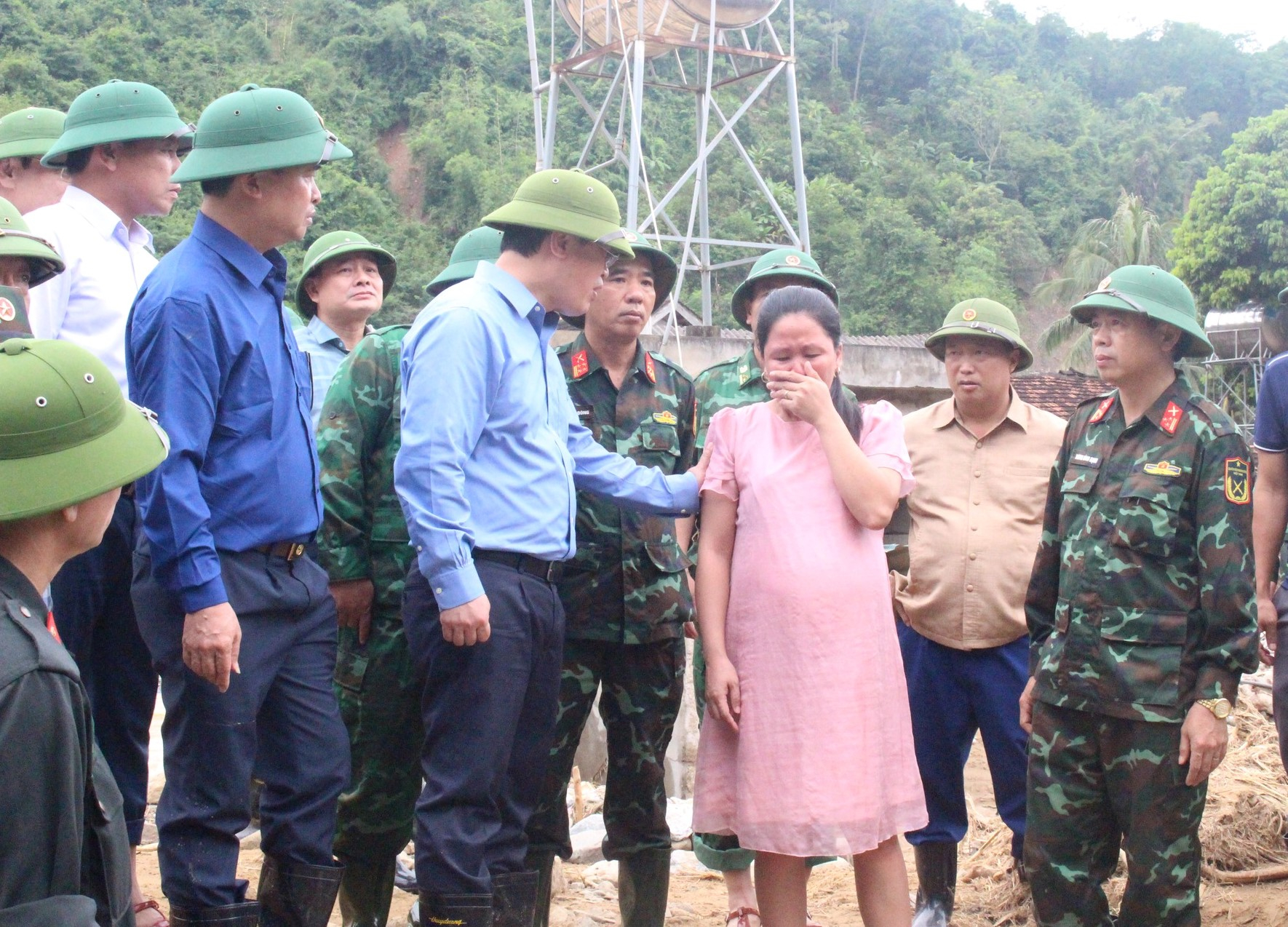 suc nguoi suc cua huong ve vung lu quet hinh 3