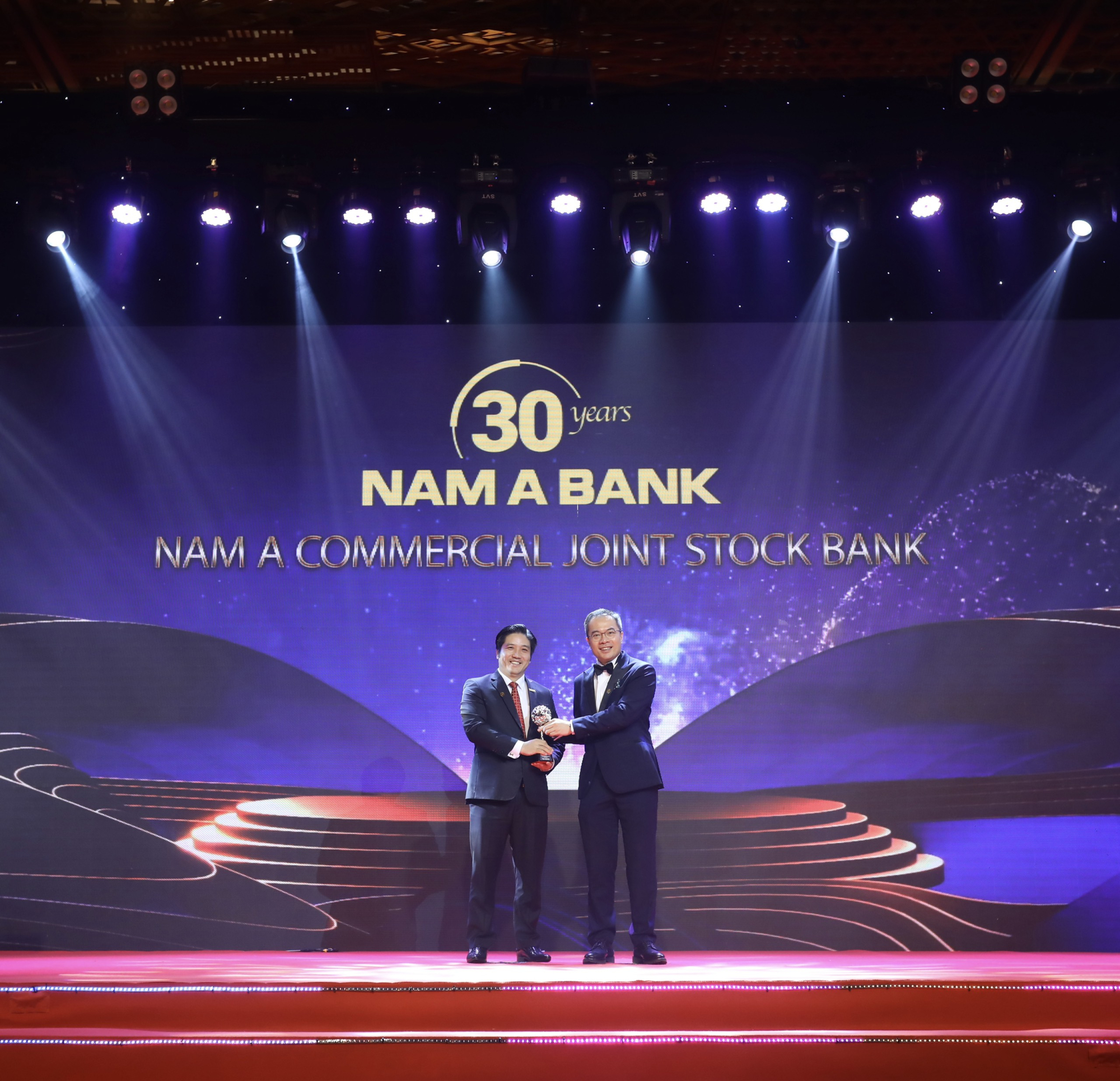 nam a bank  30 nam thuong hieu truyen cam hung chau a hinh 1