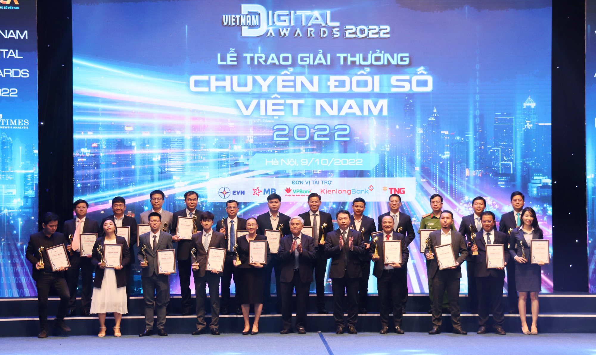 evn nhan giai thuong doanh nghiep chuyen doi so xuat sac viet nam nam 2022 hinh 2