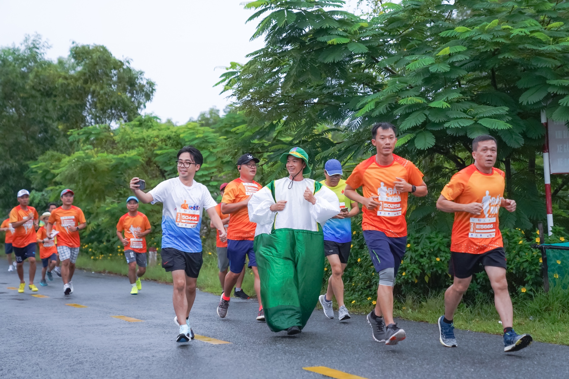 nguoi pvcfc vuot qua gioi han cung giai chay dat mui marathon ca mau 2022 hinh 1