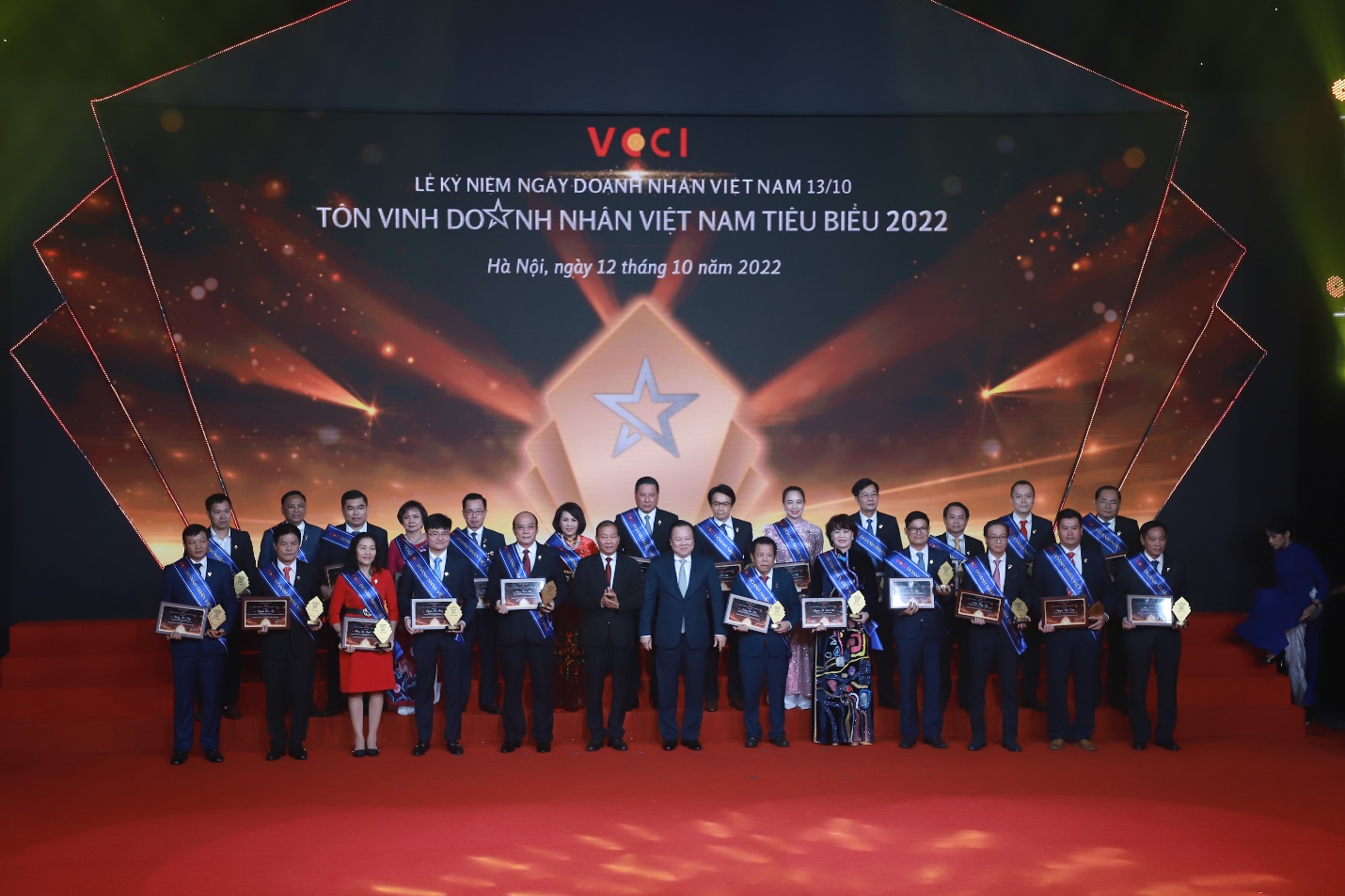 ba do nguyet anh duoc vinh danh doanh nhan tieu bieu viet nam 2022 hinh 4