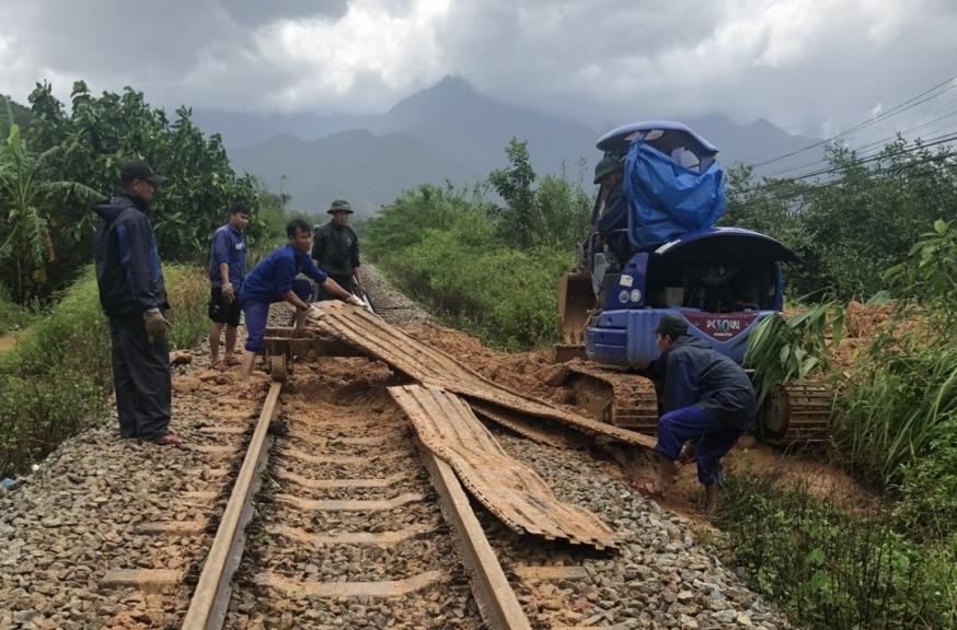 tam dung chay mot so tau khach do anh huong cua mua lu hinh 2