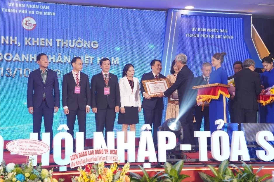 ceo le tri thong xuat sac duoc vinh danh doanh nhan tphcm tieu bieu 2022 hinh 3