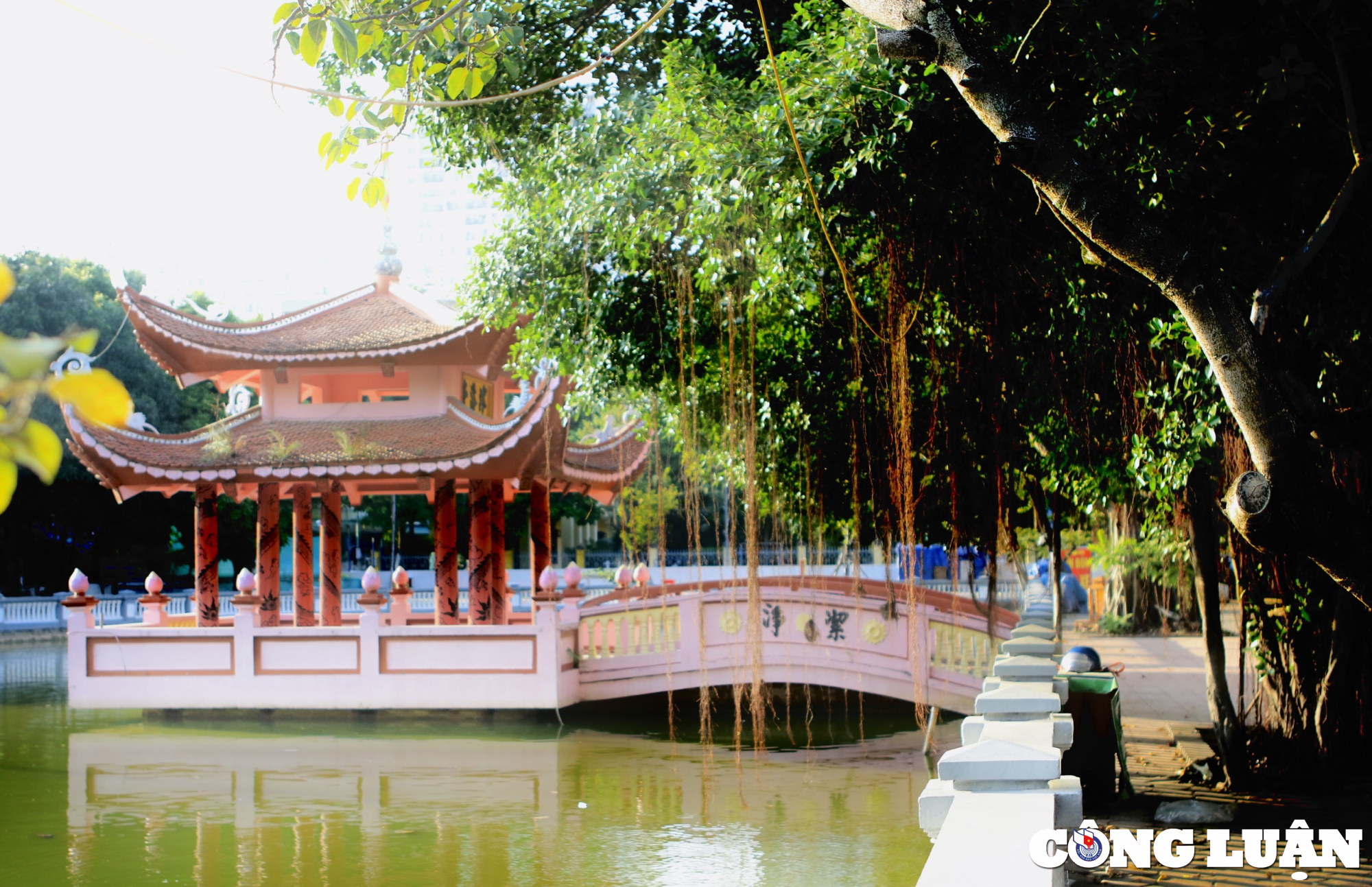 kham pha khong gian ben trong ngoi den co tai ha noi co nien dai vai tram nam hinh 6